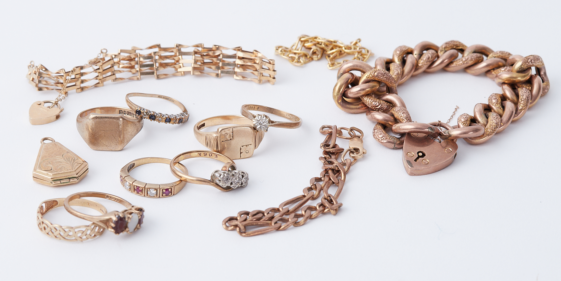 A mixed lot including a 9ct yellow gold curb bracelet with heart padlock, 25.65gm, 9ct yellow gold