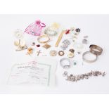 A mixed lot of costume jewellery & silver jewellery to include brooches, necklaces, 1/5th 9ct gold &