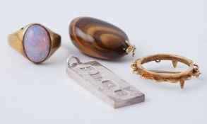 A mixed lot including a 9ct gold brooch/coin holder, silver ingot, pendant and a gold ring (hallmark