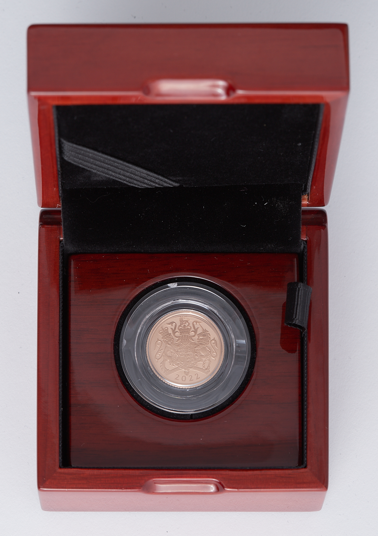 A Royal Mint gold proof half sovereign dated 2022, Platinum Jubilee, no 1251, 3.99g, Obverse - Image 3 of 3