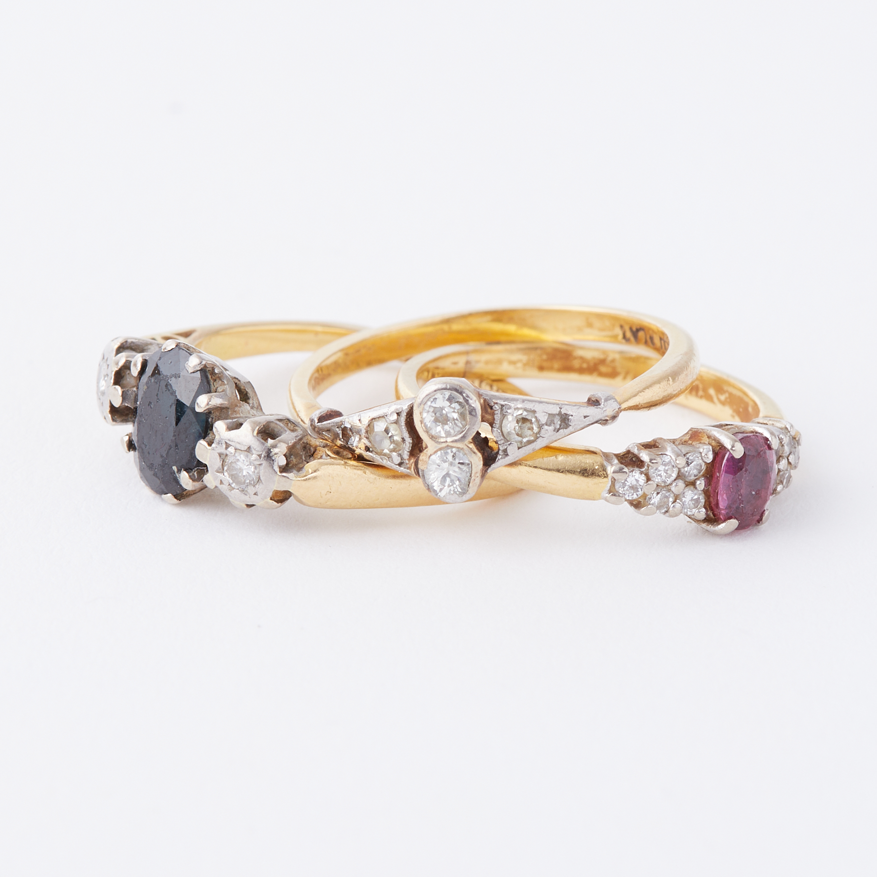 A mixed lot of three rings to include an 18ct yellow gold & platinum Art Deco diamond ring, 2.