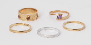 Three 9ct yellow gold rings to include a 9ct yellow gold amethyst set ring, 2.17gm, size O 1/2, a