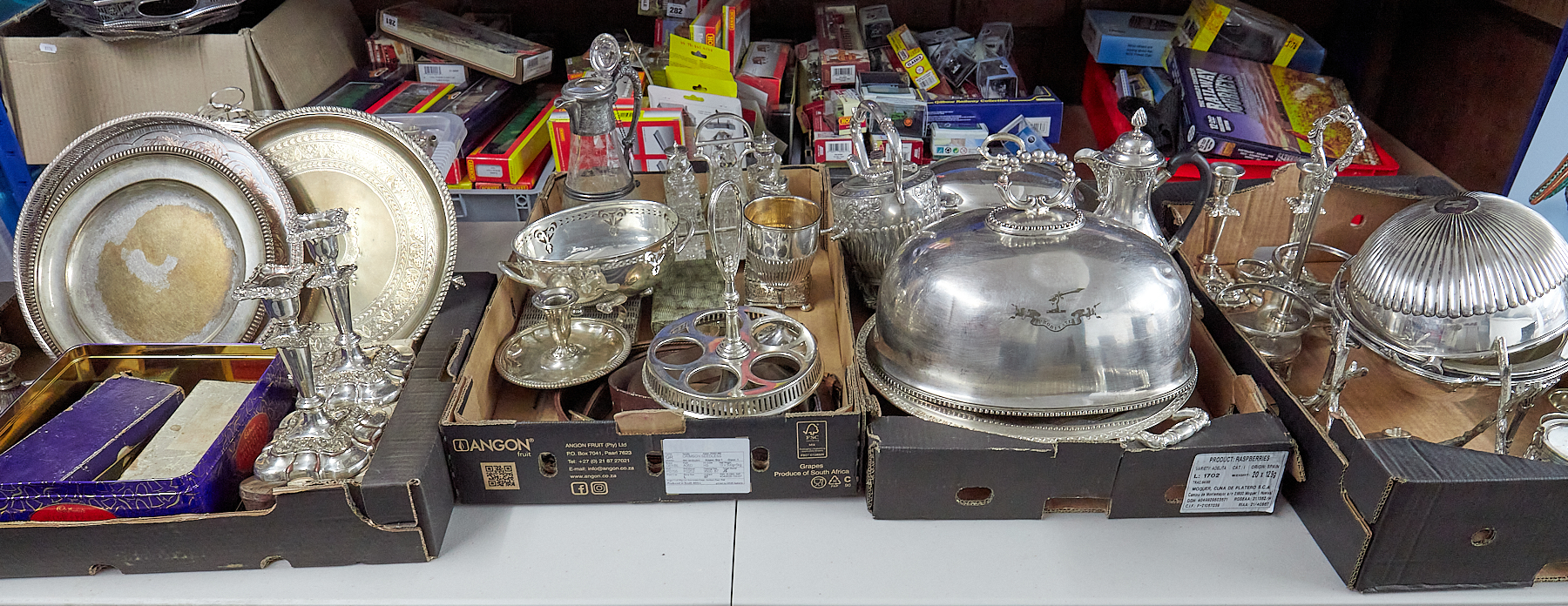 A large collection of silver plated wares and other effects. - Image 2 of 2