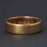 An 18ct yellow gold 6.25mm flat shaped wedding band, 7.94gm, size S (centre), hallmarked for 1915,