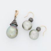 A set to include a green baroque south sea pearl pendant (approx. 15,5mm) with a diamond set 'swirl'