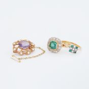 A mixed lot to include a 15ct yellow gold brooch set with amethyst & seed pearls, 3.53gm, an 18ct
