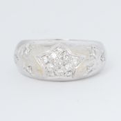 An 18ct white gold ring with a start design inset with a total of 0.35 carats of round brilliant cut