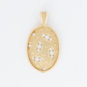 An 18ct yellow gold oval textured pattern pendant set with small round brilliant cut diamonds, total