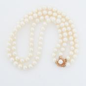 A 14" double row of cultured pearls of creamy lustre, 7.5mm, strung to a 14ct yellow gold clasp