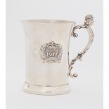 A silver 1977 Queens Silver Jubilee half pint mug, 9.32oz.