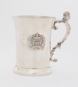 A silver 1977 Queens Silver Jubilee half pint mug, 9.32oz.