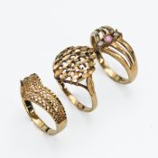 Three 9ct gold dress rings, approx 6.4g.