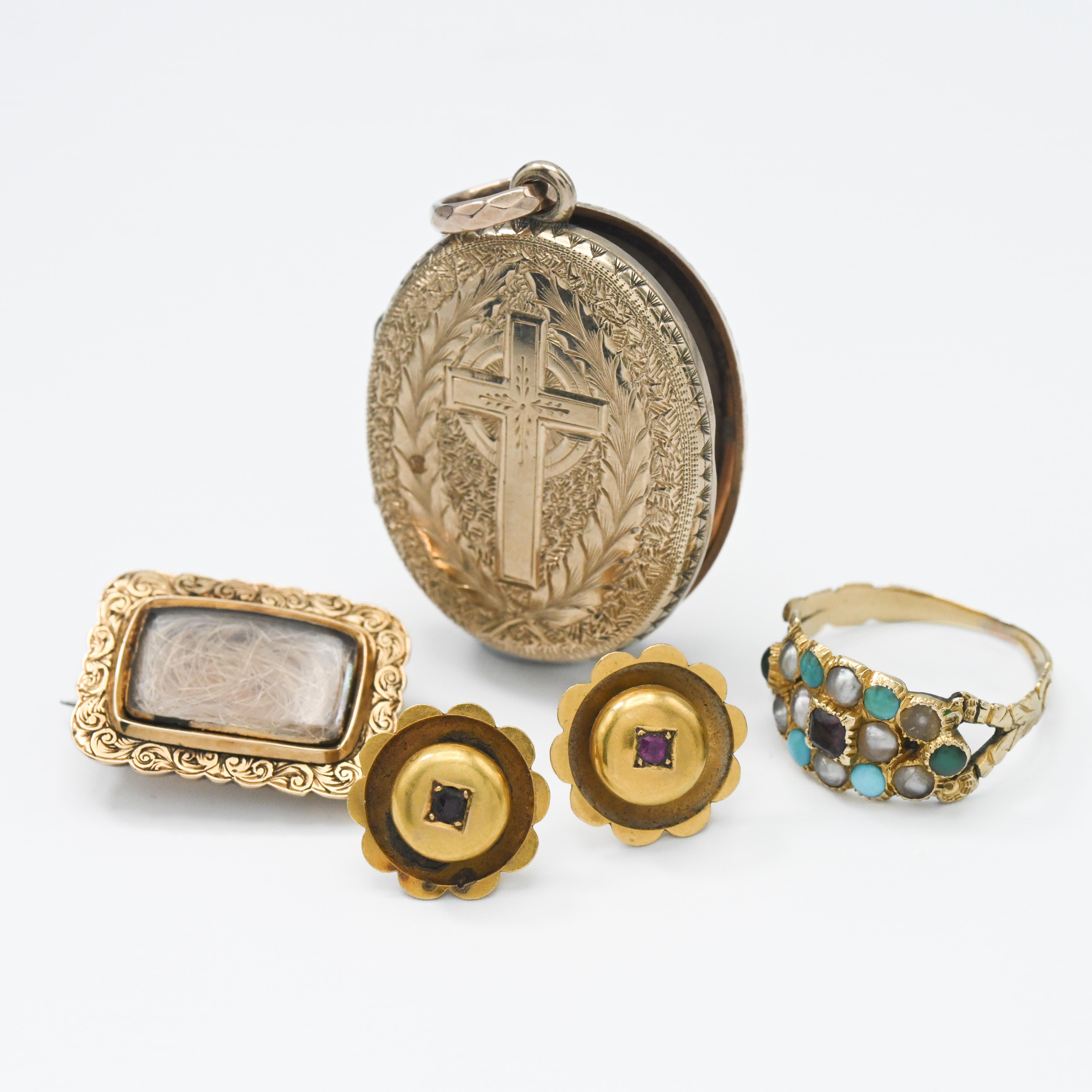 A mixed lot to include a yellow gold mourning brooch with hair under glass panel, 3.34gm, a pair
