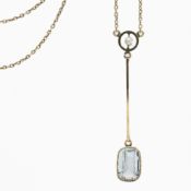 A 15ct yellow gold necklace with a bar drop pendant set with a rectangular cut aquamarine & a