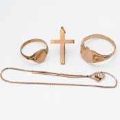 A mixed lot of 9ct rose gold jewellery to include a shield shaped signet ring, 4.61gm, size W, an