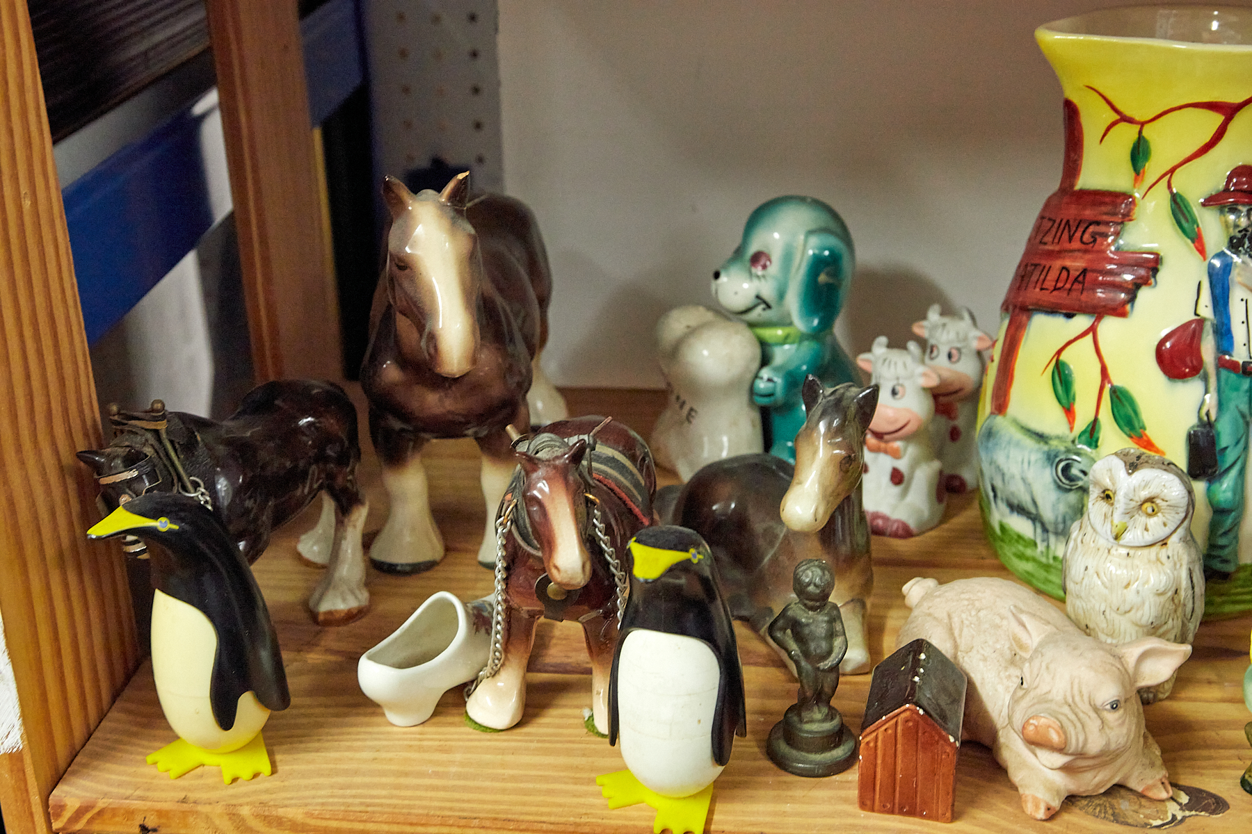 A large collection of mixed China wares including Poole pottery Dolphins etc. - Image 7 of 9