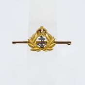 A 9ct gold Naval Warrant Officers sweetheart brooch, approx. 4.5g.