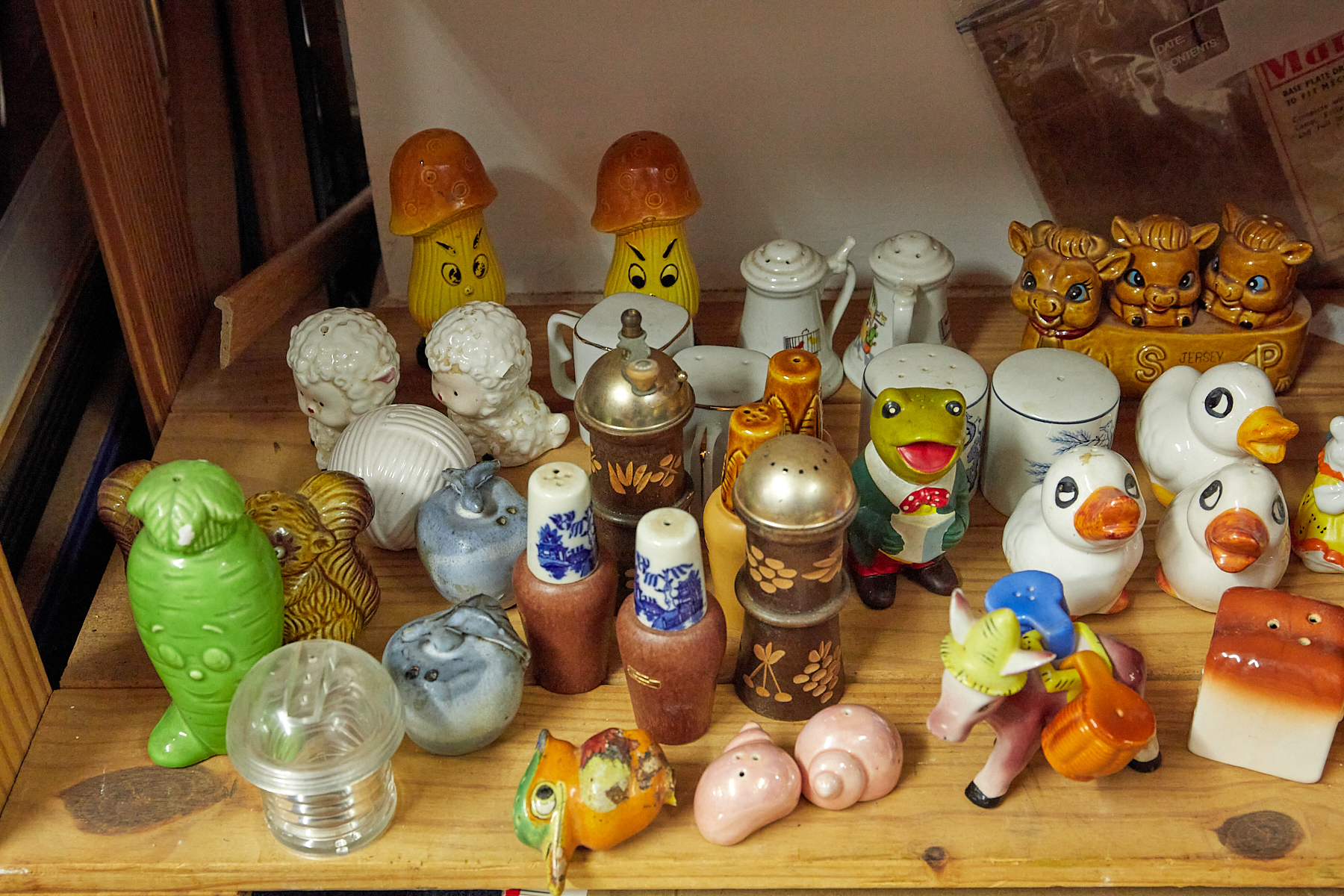 A large collection of mixed China wares including Poole pottery Dolphins etc. - Image 8 of 9
