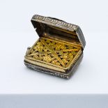 A George III silver vinaigrette, approx. 23.7g.