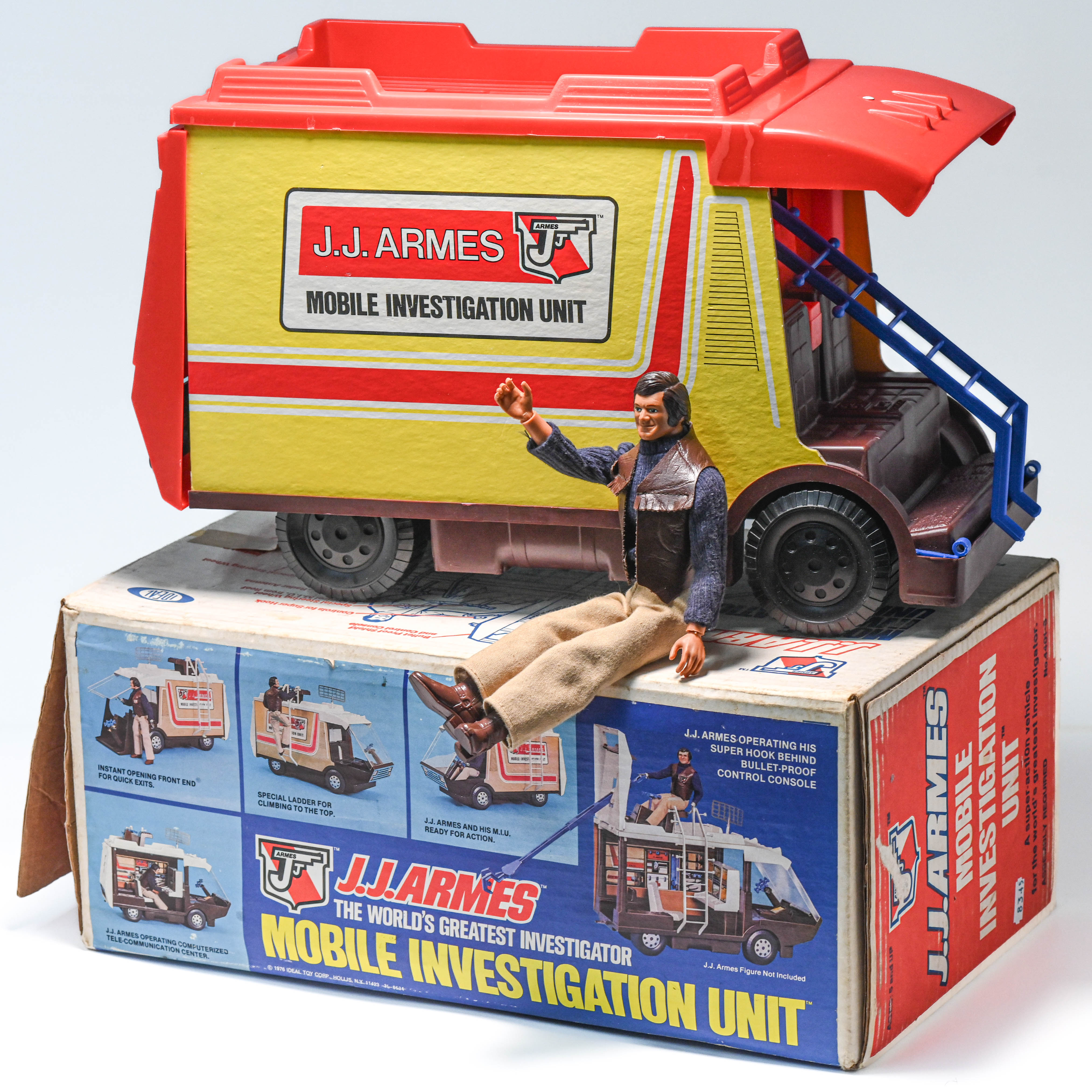 JJ Armes 'Mobile Investigation Unit' No.4401-6, boxed.