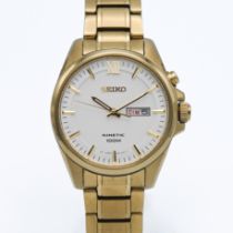 A gents gold plated Seiko Kinetic 100m wristwatch with date calendar.