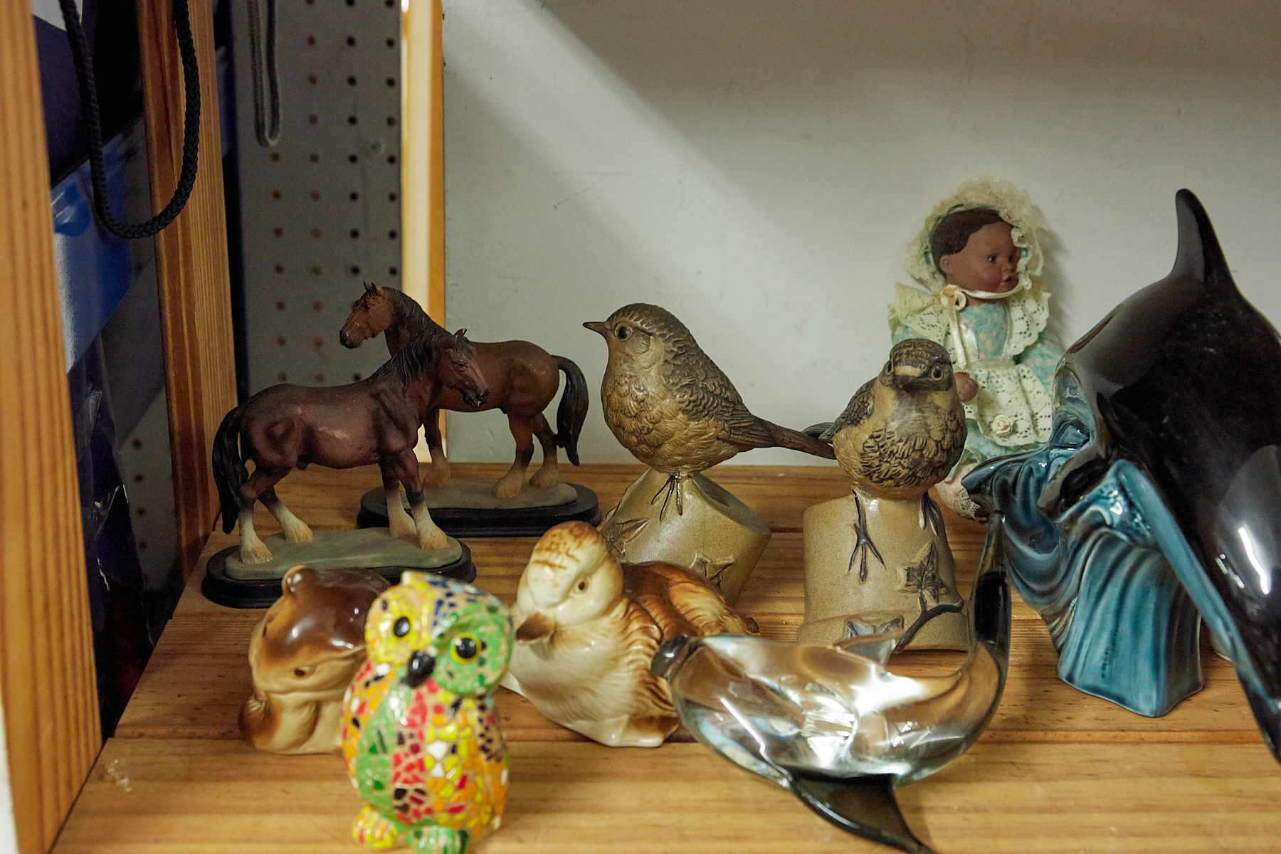 A large collection of mixed China wares including Poole pottery Dolphins etc. - Image 4 of 9