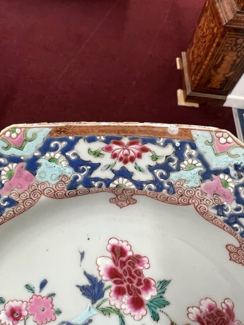 A "famille-rose" part dinner service, Qianlong, each of octagonal form, painted in the centre - Image 30 of 30