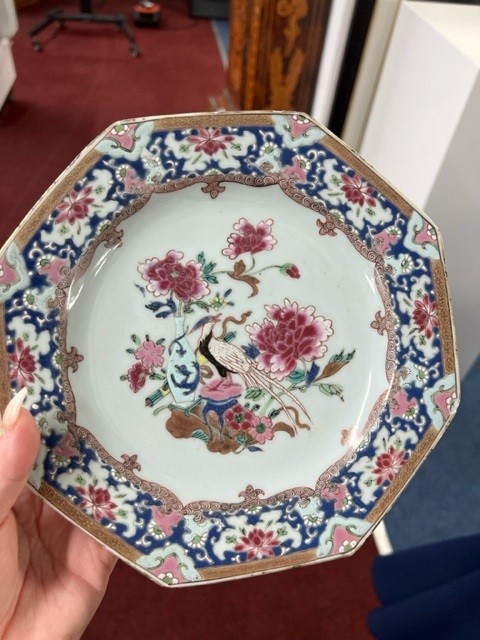 A "famille-rose" part dinner service, Qianlong, each of octagonal form, painted in the centre - Image 19 of 30
