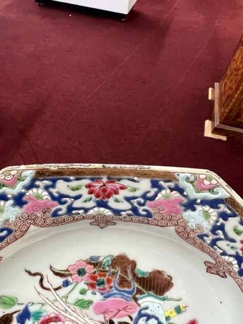 A "famille-rose" part dinner service, Qianlong, each of octagonal form, painted in the centre - Image 13 of 30