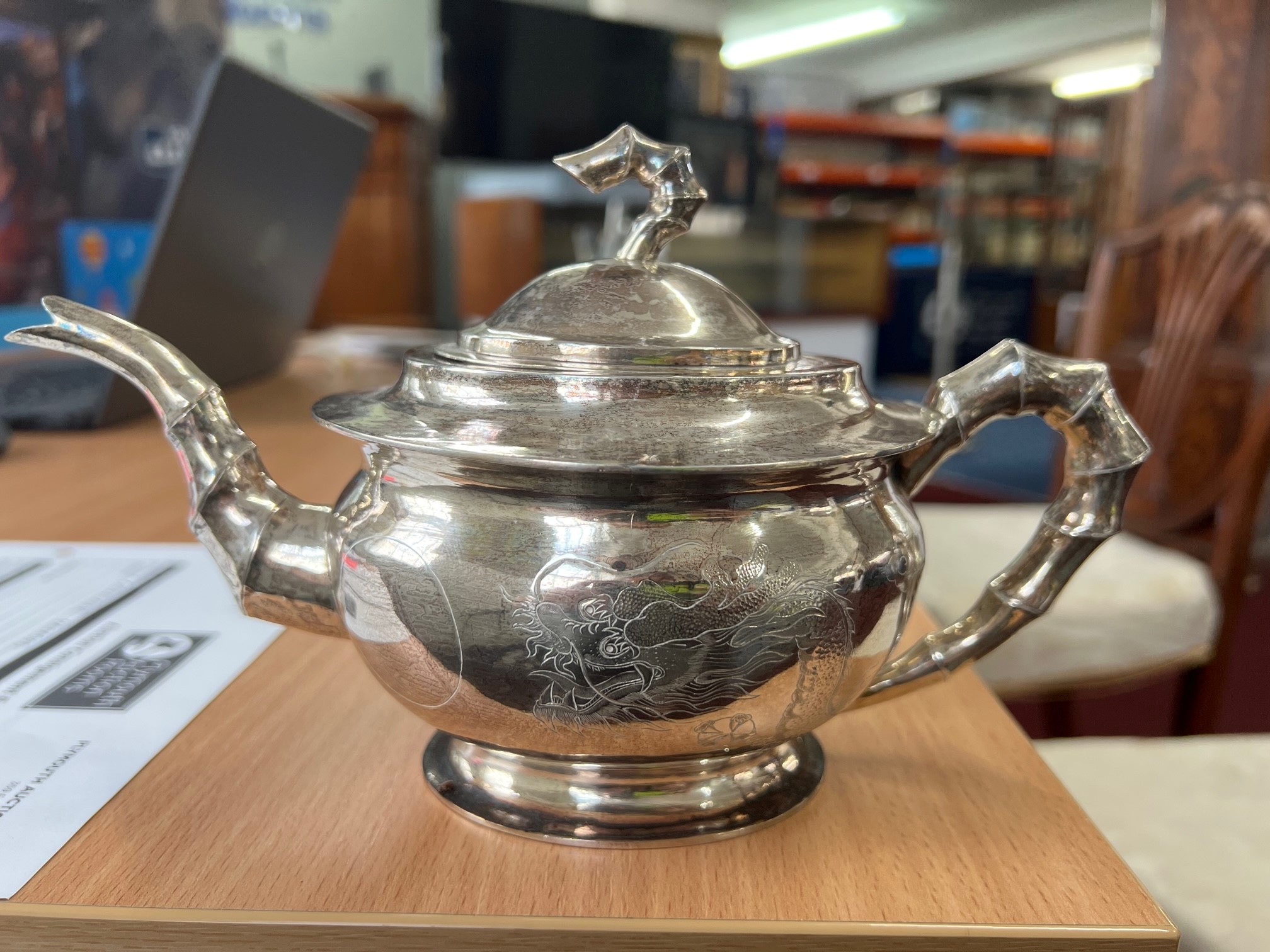 An export silver part tea set (possibly Japanese) 20th century, comprising a teapot and cover - Image 2 of 7