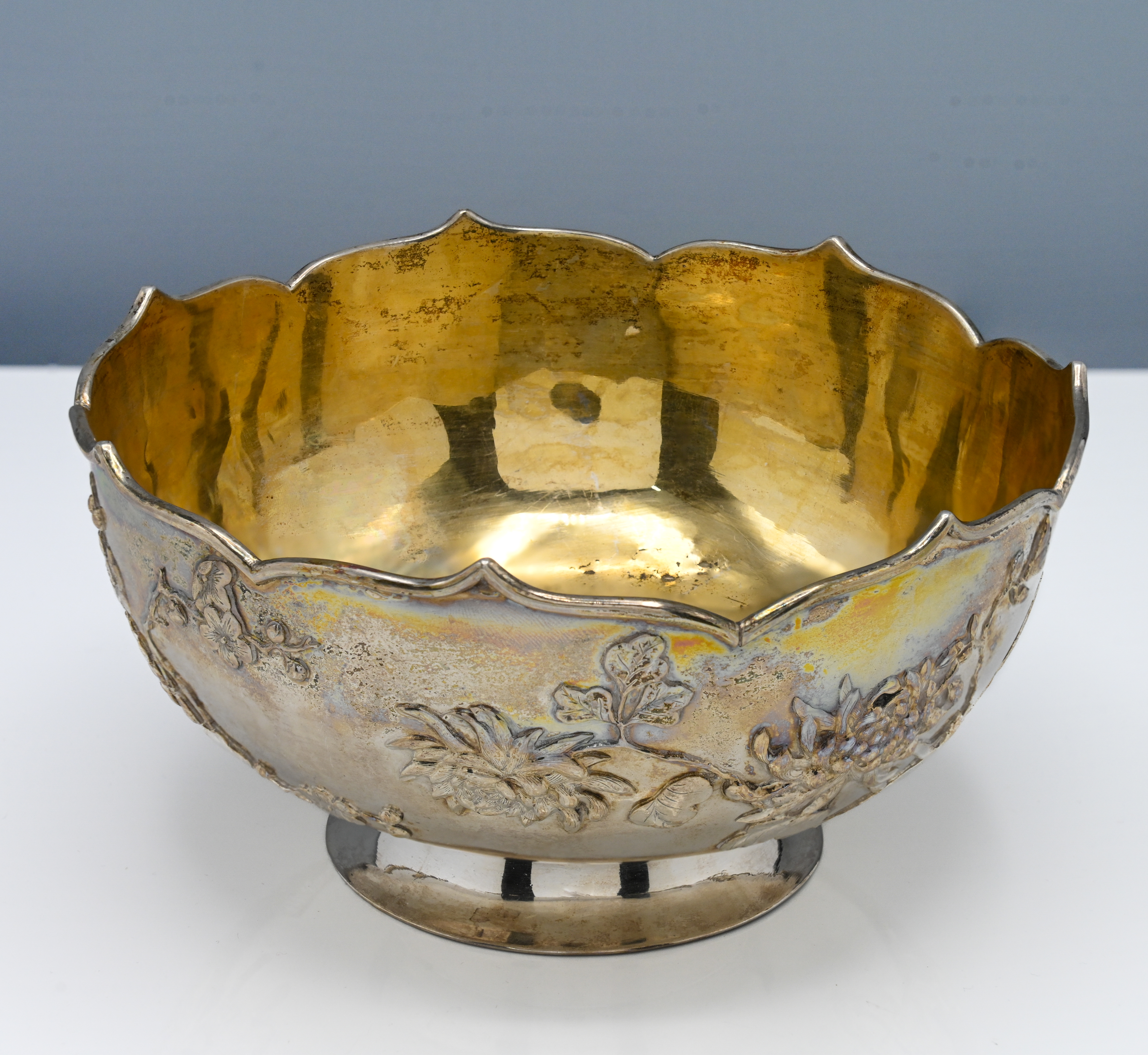 A Chinese export scallop edged silver bowl, 19th century