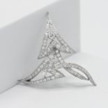 An 18ct Art Deco diamond brooch, abstract double open arrow design, approx. 2.00 carats diamond