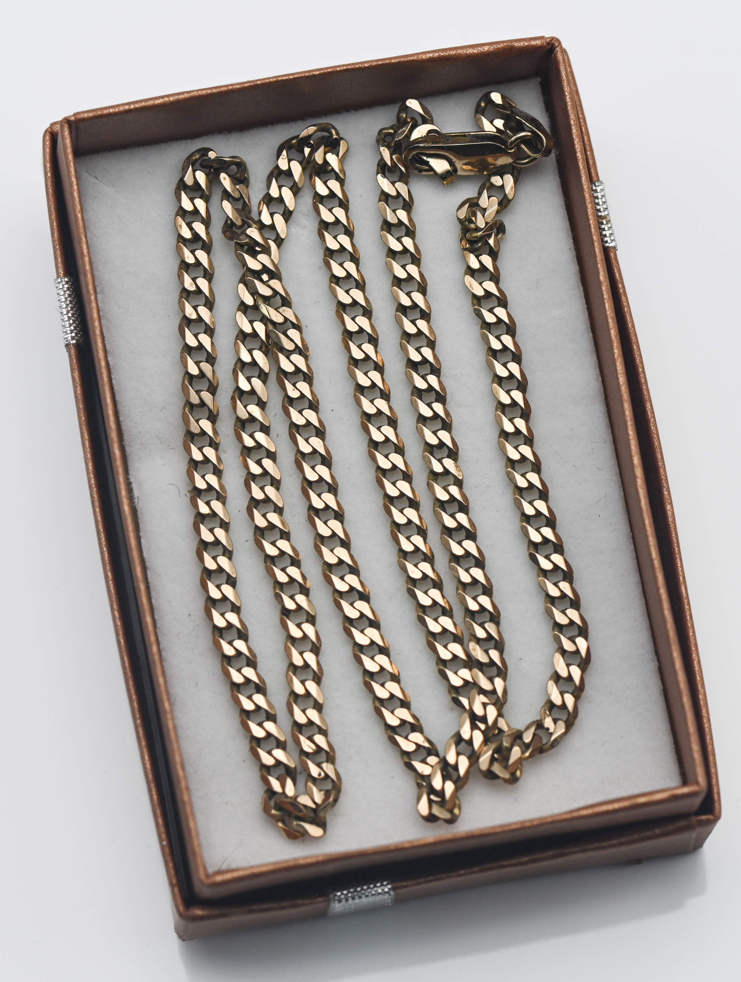 A 9ct gold chain, length approx. 48cm, approx. 11.7g.