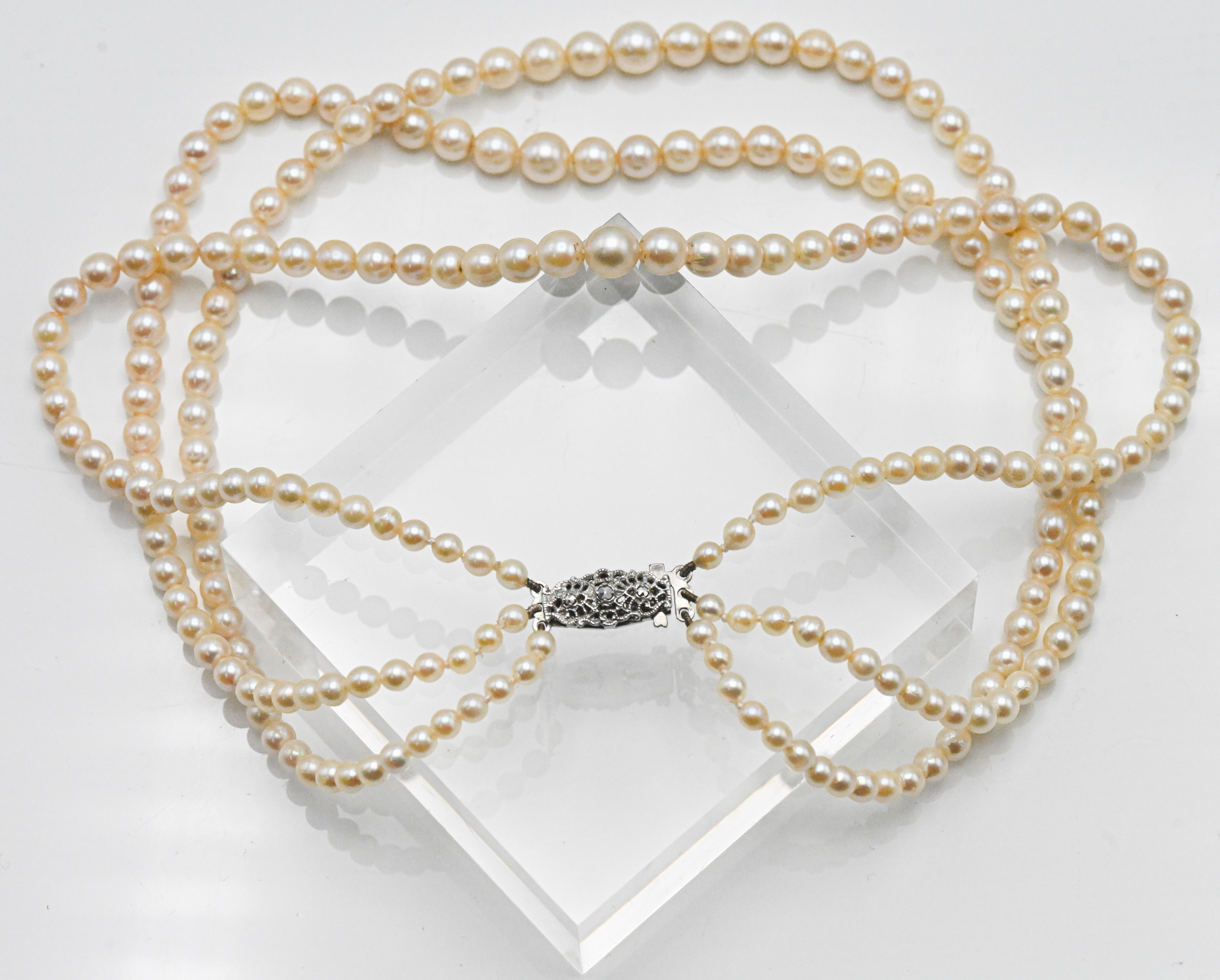 Graduated three row cultured pearl necklace, approx. length: 40cm, pearl size 4.50-7.00mm with a