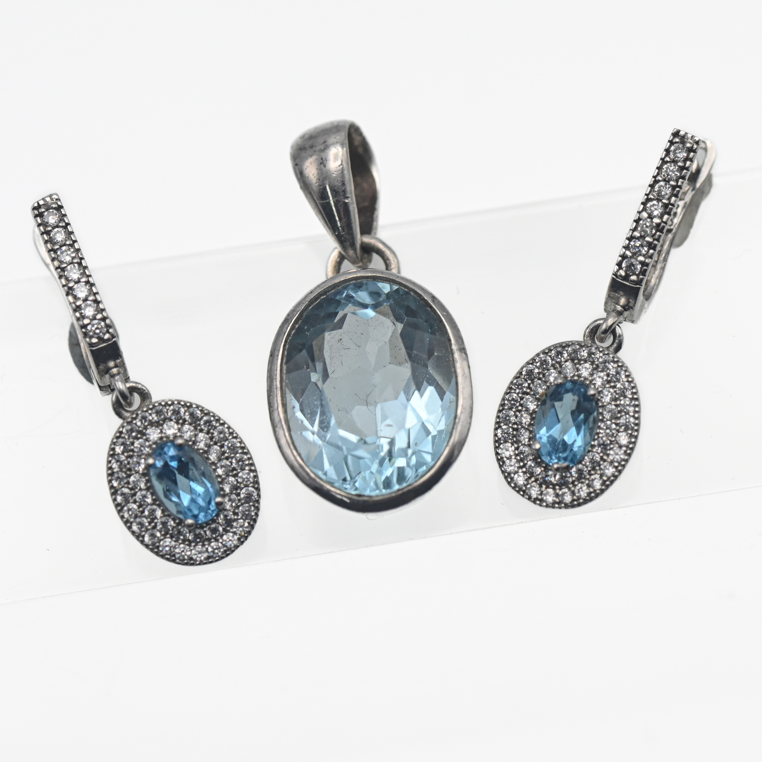 A set of blue topaz oval pendant with a pair of silver blue topaz earrings (3).