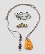 Small mixed collection of costume jewellery to include a silver and amethyst pendant and an amber