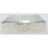 Silver cigarette box with engraved dedication. Clear hallmarks. Weight including loading and wood