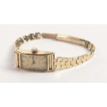 9ct gold Accurist ladies wristwatch with 9ct gold bracelet, boxed with guarantee,gross weight 15.1g.