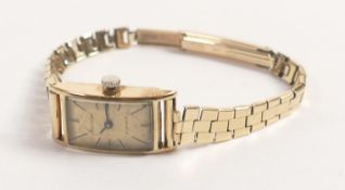 9ct gold Accurist ladies wristwatch with 9ct gold bracelet, boxed with guarantee,gross weight 15.1g.