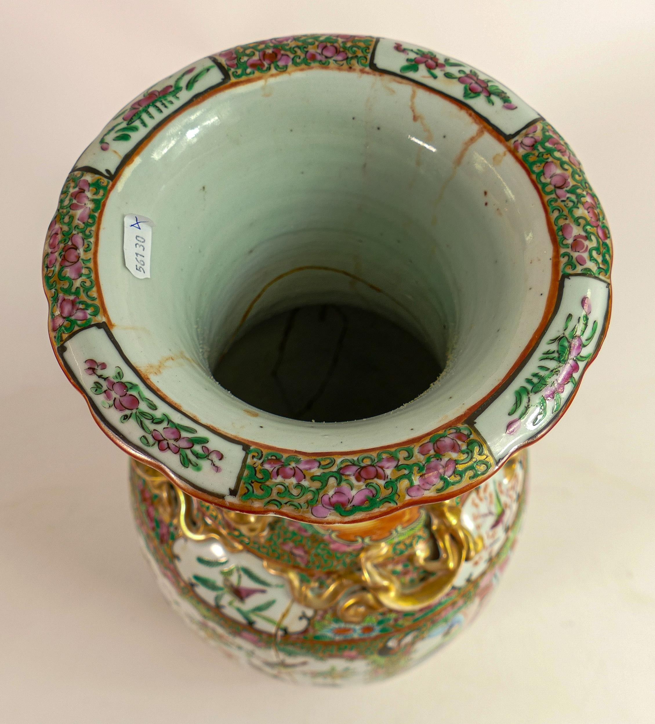 19th century Chinese Cantonese porcelain vase, embossed gilded lizards and dog handles, decorated - Image 4 of 6