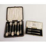 Set of Silver spoons, pair of Silver forks, both sets boxed, 68.5g. (2)