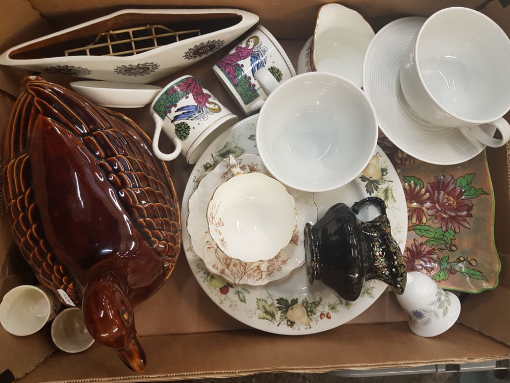 A mixed collection of ceramic items to include Royal Doulton Chrysanthemum Pattern shaped plate,