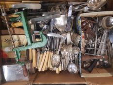 A mixed collection of Metal ware items to include loose cutlery and kitchenalia items