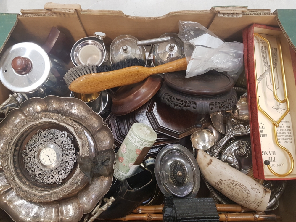 A mixed collection of ceramic items to include Art Noveu dressing table set, Mid Century Cruet