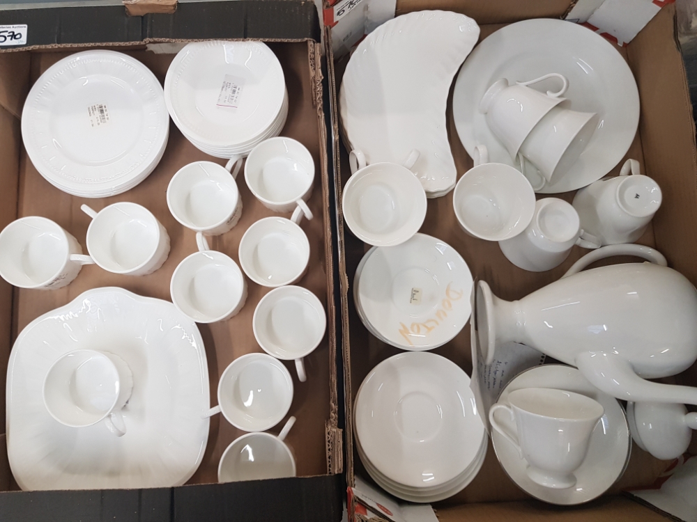 A mixed collection of Wedgwood, Royal Doulton and unmarked Tea and dinner ware items to include