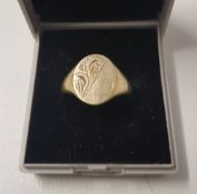 9ct Gold Signet Ring, size S, 6.4g.