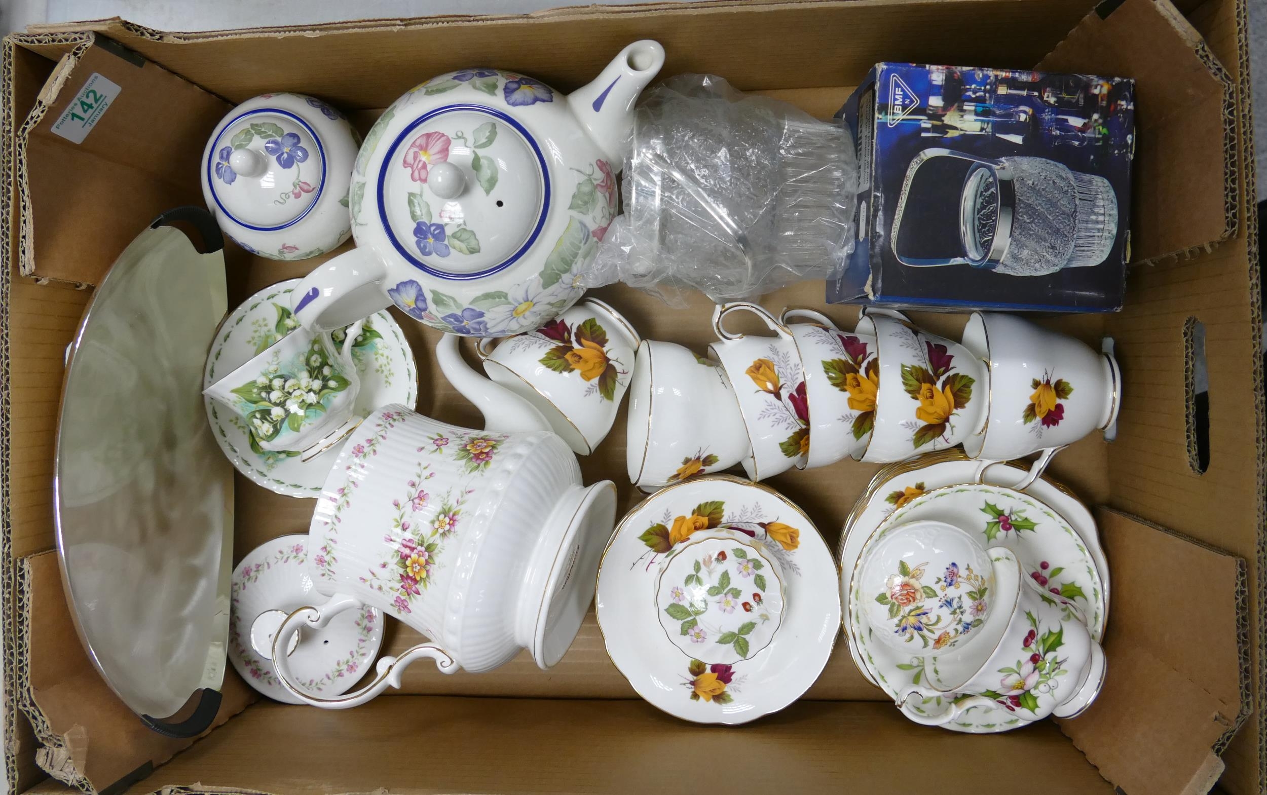 A mixed collection of items to include Royal Albert, Elizabethan, Duchess, Wedgwood & similar floral