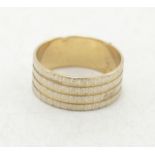 9ct gold ladies decorated wedding ring, size M, 3.1g.
