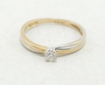 9ct gold ladies solitaire diamond ring, size M, 1.4g.