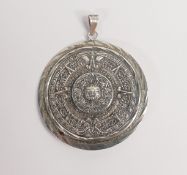 Large Mexico Sterling Silver Aztec style pendant, 59.5g, d.7cm.